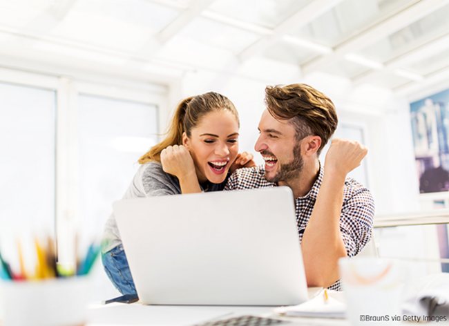 Erfolgreiche Neukunden-Akquise mit Social Selling via LinkedIn Homepage_Jubelnde Menschen